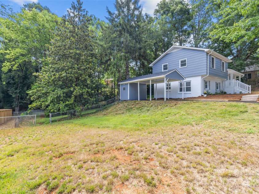 7315 Thorncliff Drive, Charlotte, NC 28210.  MLS# CAR4281507, YatesRealty ID 28164. 