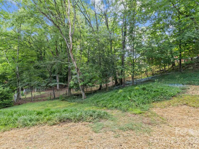 7315 Thorncliff Drive, Charlotte, NC 28210.  MLS# CAR4281507, YatesRealty ID 28164. 
