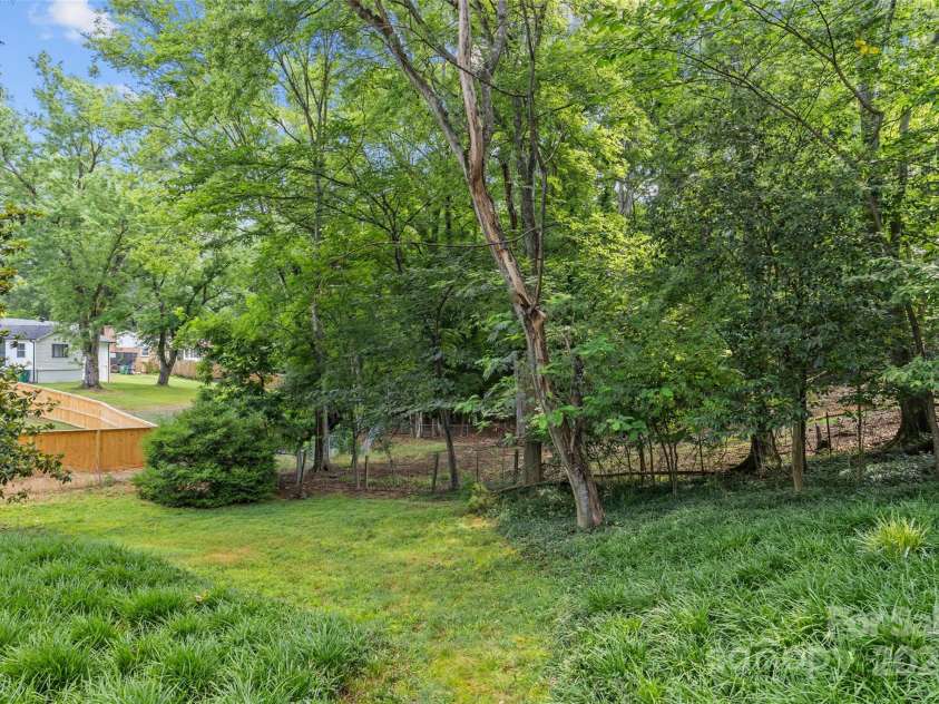 7315 Thorncliff Drive, Charlotte, NC 28210.  MLS# CAR4281507, YatesRealty ID 28164. 