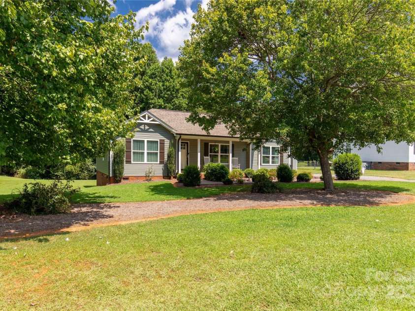 428 Westmoreland Drive, Clover, SC 29710.  MLS# CAR4284748, YatesRealty ID 28166. 