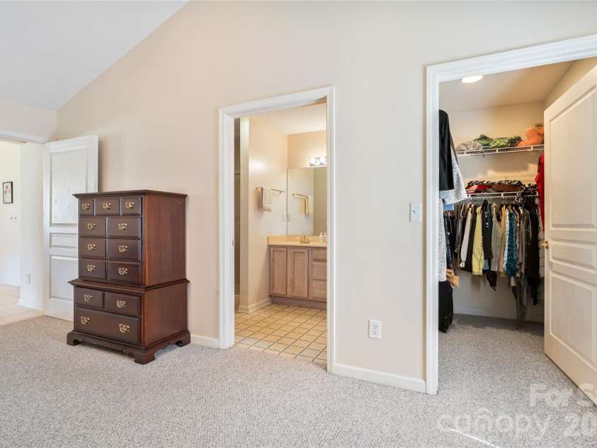 47 Barn Owl Way, Hendersonville, NC 28792.  MLS# CAR4367835, YatesRealty ID 28166. Bath and walk in closet
