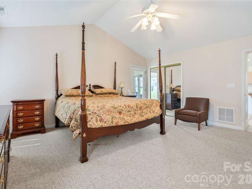 47 Barn Owl Way, Hendersonville, NC 28792.  MLS# CAR4367835, YatesRealty ID 28166. Large oversized room
