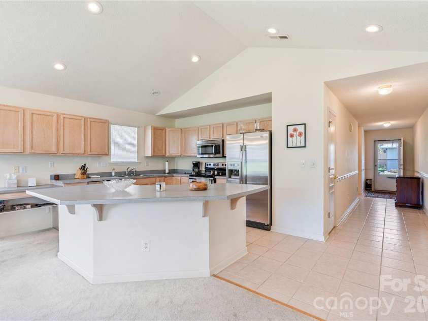 47 Barn Owl Way, Hendersonville, NC 28792.  MLS# CAR4367835, YatesRealty ID 28166. Open kitchen
