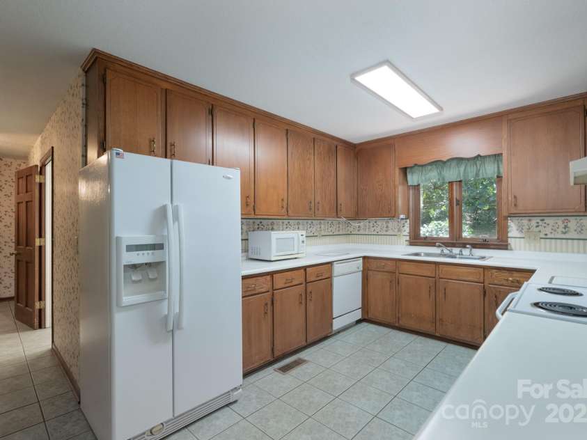 201 Fleming Drive, Rutherfordton, NC 28139.  MLS# CAR4283287, YatesRealty ID 28167. 