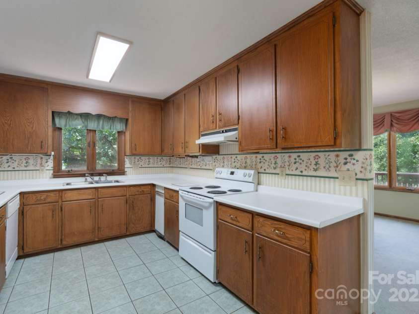 201 Fleming Drive, Rutherfordton, NC 28139.  MLS# CAR4283287, YatesRealty ID 28167. 