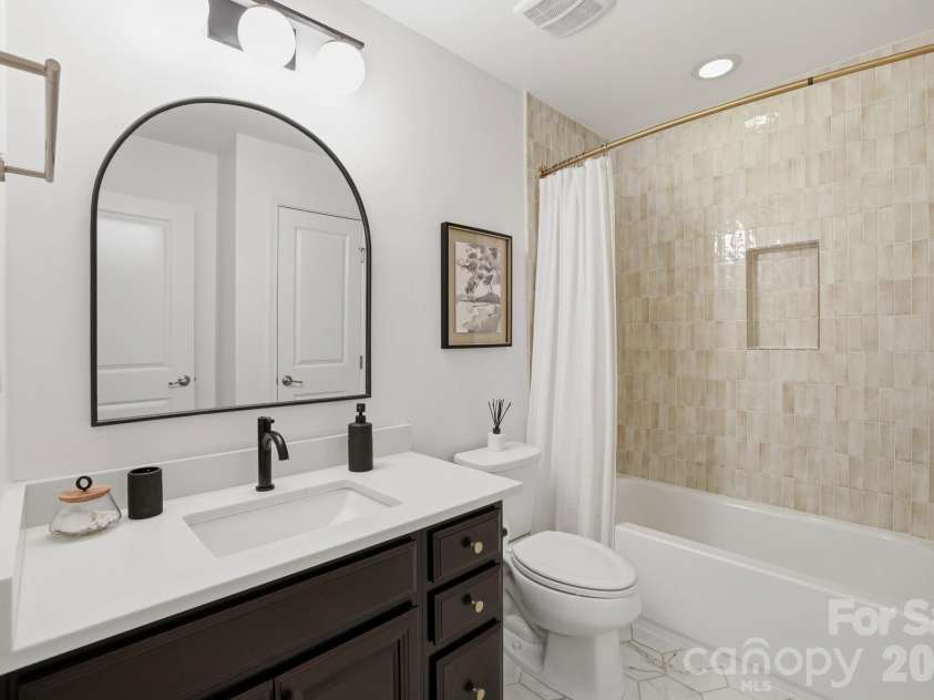 1819 Fleetwood Drive, Charlotte, NC 28208.  MLS# CAR4372491, YatesRealty ID 28168. Full Bath