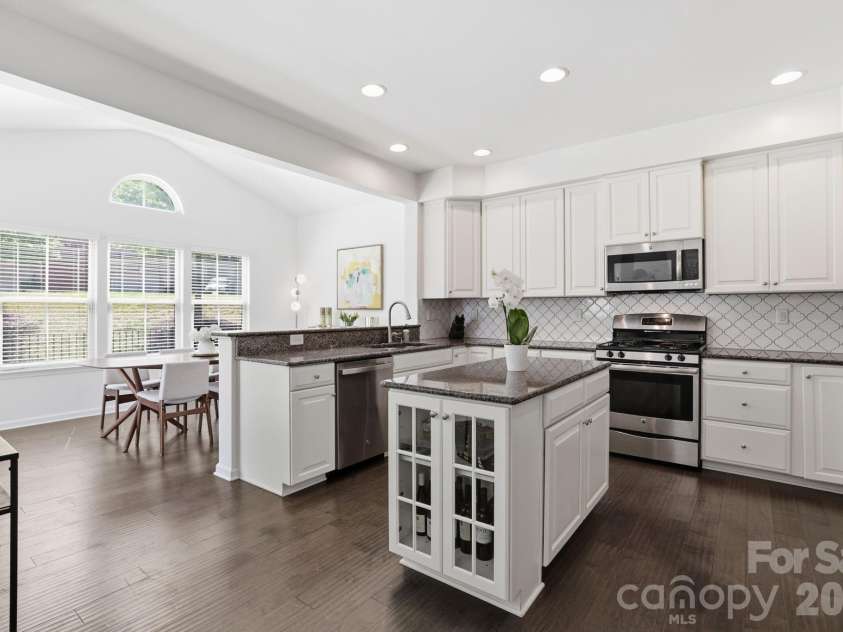 1819 Fleetwood Drive, Charlotte, NC 28208.  MLS# CAR4372491, YatesRealty ID 28168. Kitchen
