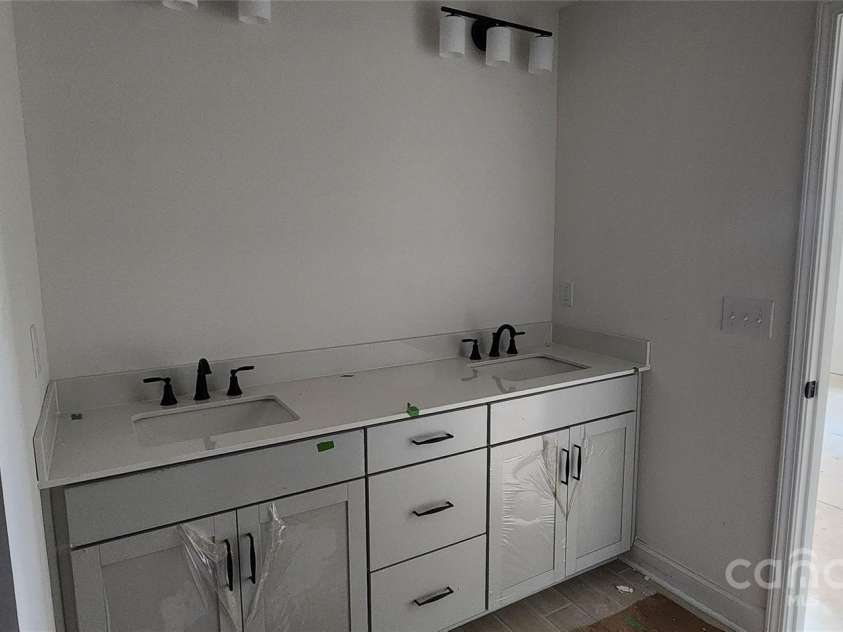 638 Amberjack Place, York, SC 29745.  MLS# CAR4276603, YatesRealty ID 28168. Primary bathroom double bowl vanity