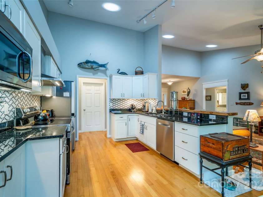 89 Weaver Village Way, Weaverville, NC 28787.  MLS# CAR4278946, YatesRealty ID 28169. Kitchen