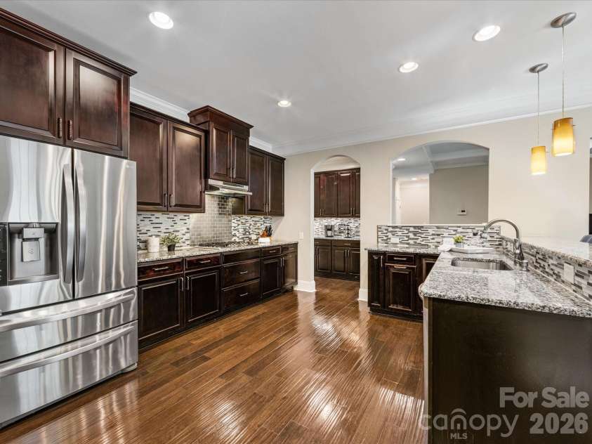 9311 Scorpio Lane, Mint Hill, NC 28227.  MLS# CAR4372655, YatesRealty ID 28169. A chef's kitchen with SS appliances and vented hood!