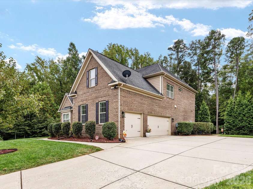 9311 Scorpio Lane, Mint Hill, NC 28227.  MLS# CAR4372655, YatesRealty ID 28169. Side loaded 3 car garage!