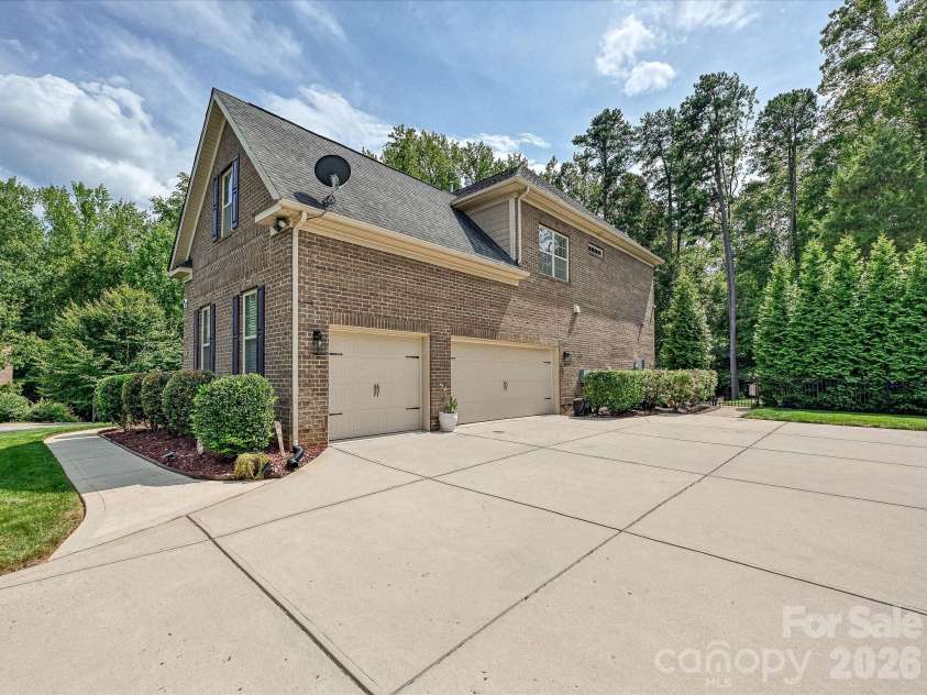 9311 Scorpio Lane, Mint Hill, NC 28227.  MLS# CAR4418915, YatesRealty ID 28169. 3-Car Garage
