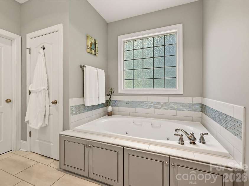 9311 Scorpio Lane, Mint Hill, NC 28227.  MLS# CAR4418915, YatesRealty ID 28169. Primary Bathroom