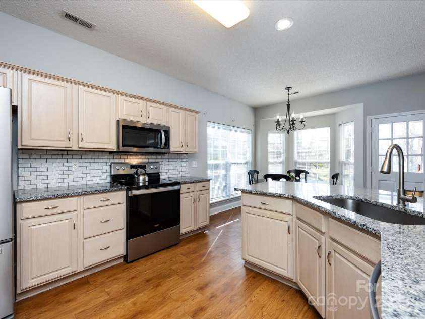 13807 Queenswater Lane, Charlotte, NC 28273.  MLS# CAR4225461, YatesRealty ID 2817. 