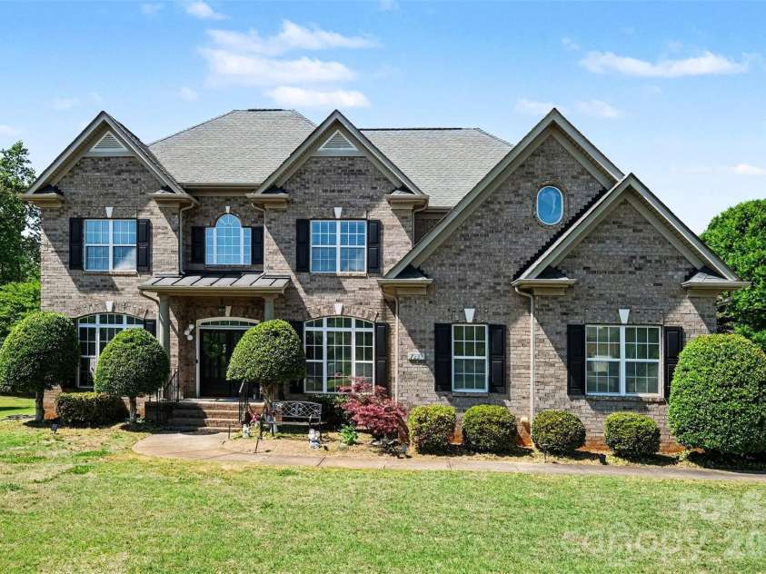 7233 Mcewen Place, Mint Hill, NC 28227.  MLS# CAR4372432, YatesRealty ID 28170. 