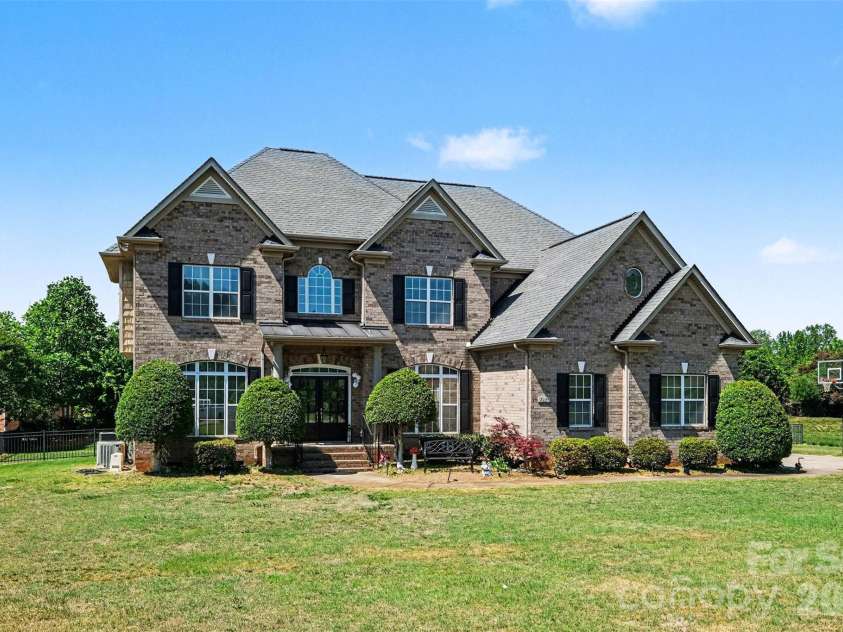 7233 Mcewen Place, Mint Hill, NC 28227.  MLS# CAR4372432, YatesRealty ID 28170. 