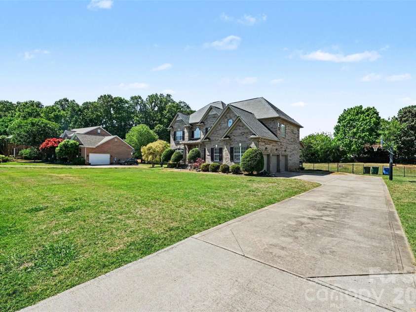 7233 Mcewen Place, Mint Hill, NC 28227.  MLS# CAR4372432, YatesRealty ID 28170. 