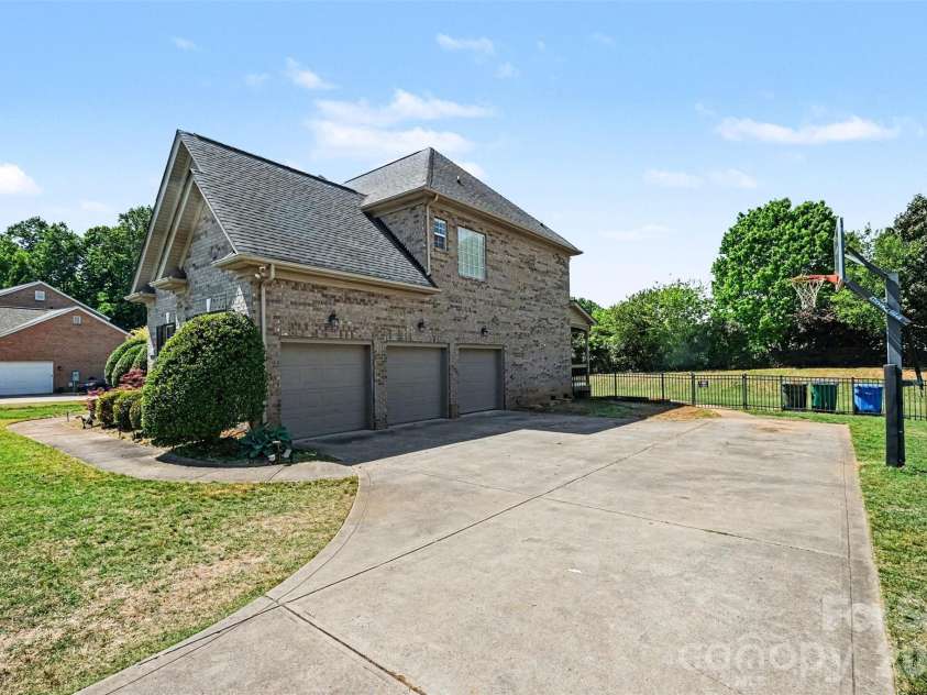 7233 Mcewen Place, Mint Hill, NC 28227.  MLS# CAR4372432, YatesRealty ID 28170. 