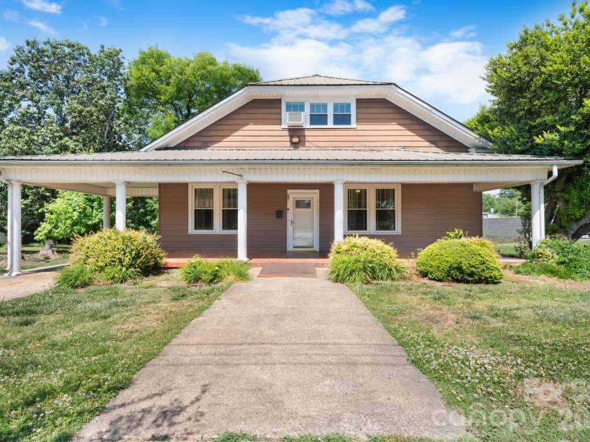 207 Main Street, Maiden, NC 28650.  MLS# CAR4378562, YatesRealty ID 28171. 