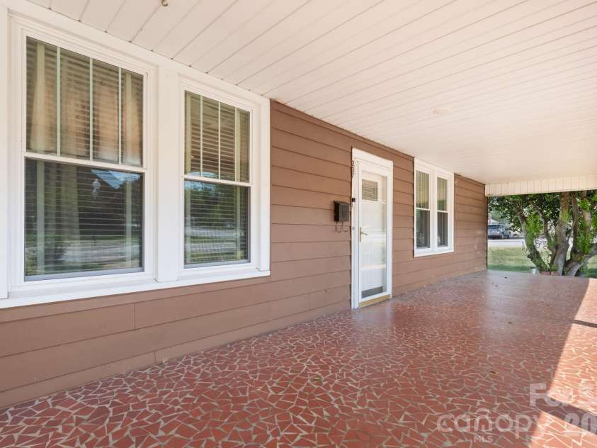 207 Main Street, Maiden, NC 28650.  MLS# CAR4378562, YatesRealty ID 28171. 
