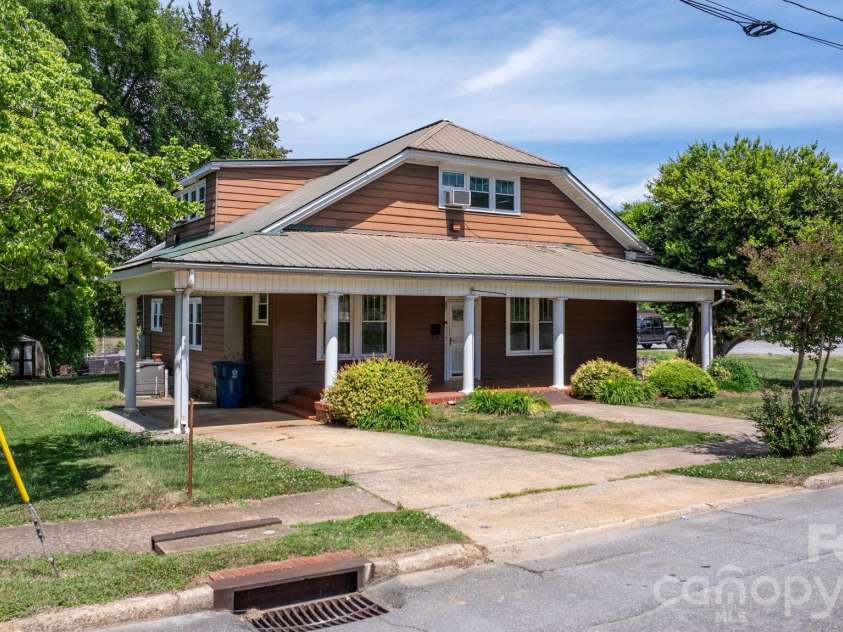 207 Main Street, Maiden, NC 28650.  MLS# CAR4378562, YatesRealty ID 28171. 