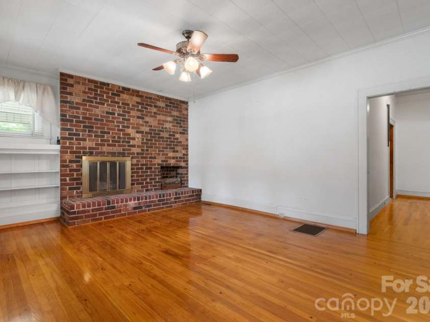 207 Main Street, Maiden, NC 28650.  MLS# CAR4378562, YatesRealty ID 28171. 