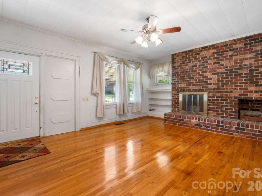 207 Main Street, Maiden, NC 28650.  MLS# CAR4378562, YatesRealty ID 28171. 