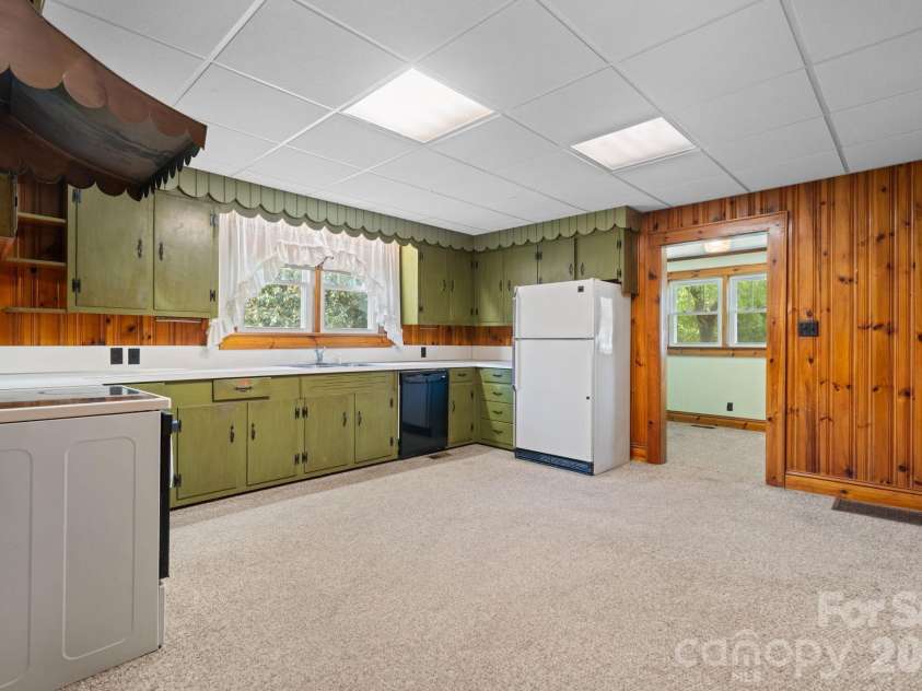 207 Main Street, Maiden, NC 28650.  MLS# CAR4378562, YatesRealty ID 28171. 