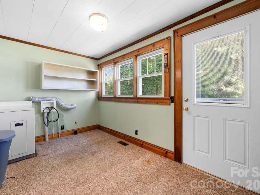 207 Main Street, Maiden, NC 28650.  MLS# CAR4378562, YatesRealty ID 28171. 
