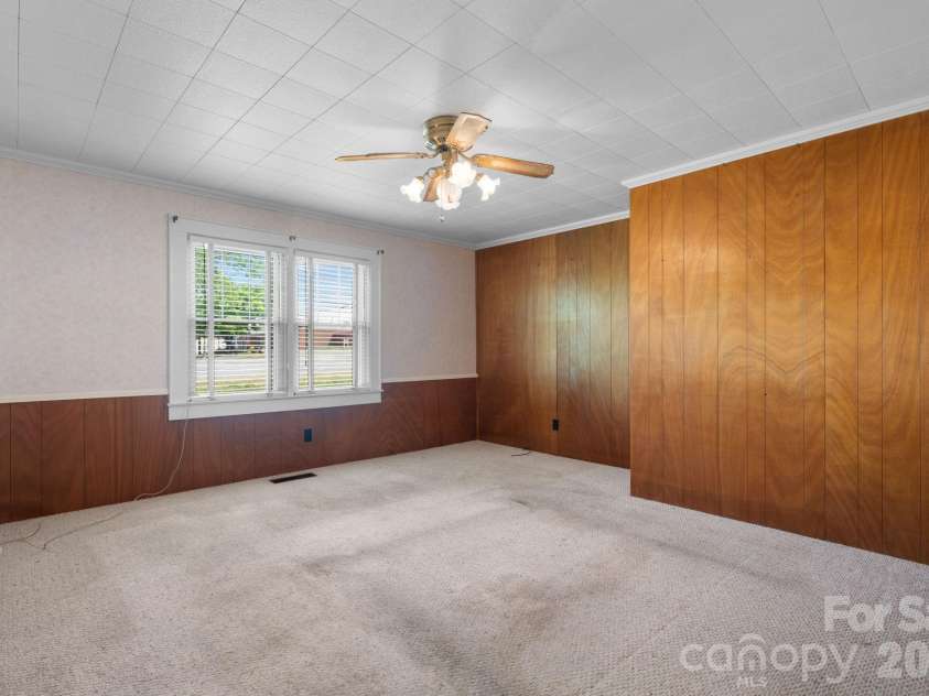 207 Main Street, Maiden, NC 28650.  MLS# CAR4378562, YatesRealty ID 28171. 