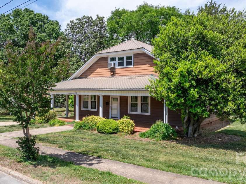 207 Main Street, Maiden, NC 28650.  MLS# CAR4378562, YatesRealty ID 28171. 