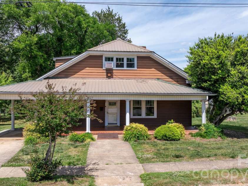 207 Main Street, Maiden, NC 28650.  MLS# CAR4378562, YatesRealty ID 28171. 