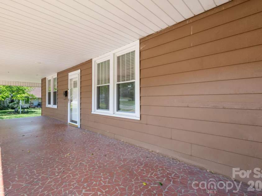 207 Main Street, Maiden, NC 28650.  MLS# CAR4378562, YatesRealty ID 28171. 
