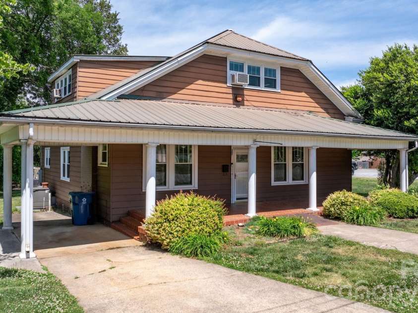 207 Main Street, Maiden, NC 28650.  MLS# CAR4378562, YatesRealty ID 28171. 