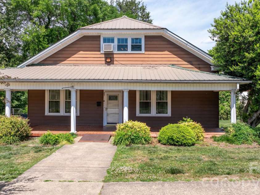 207 Main Street, Maiden, NC 28650.  MLS# CAR4378562, YatesRealty ID 28171. 