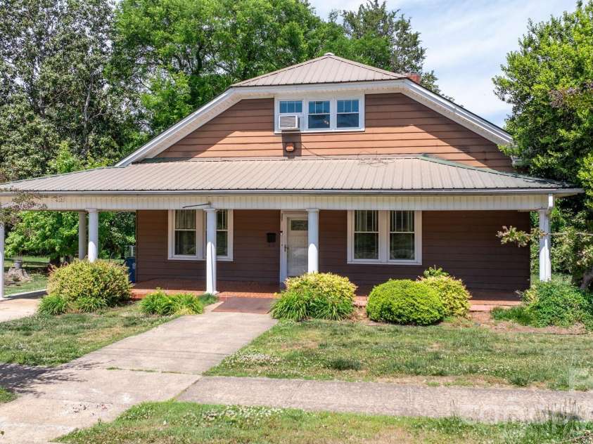 207 Main Street, Maiden, NC 28650.  MLS# CAR4378562, YatesRealty ID 28171. 