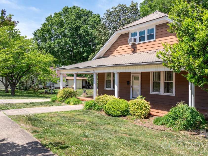 207 Main Street, Maiden, NC 28650.  MLS# CAR4378562, YatesRealty ID 28171. 