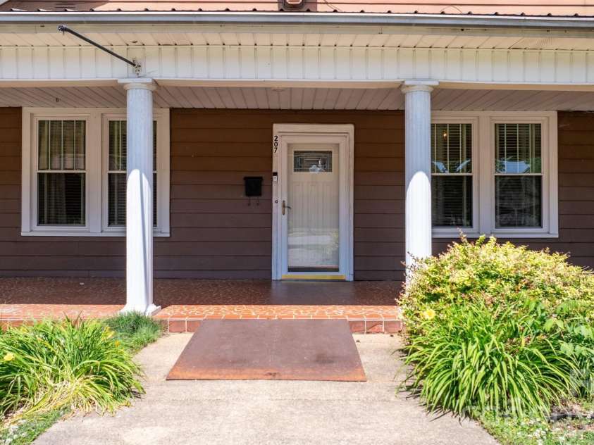 207 Main Street, Maiden, NC 28650.  MLS# CAR4378562, YatesRealty ID 28171. 