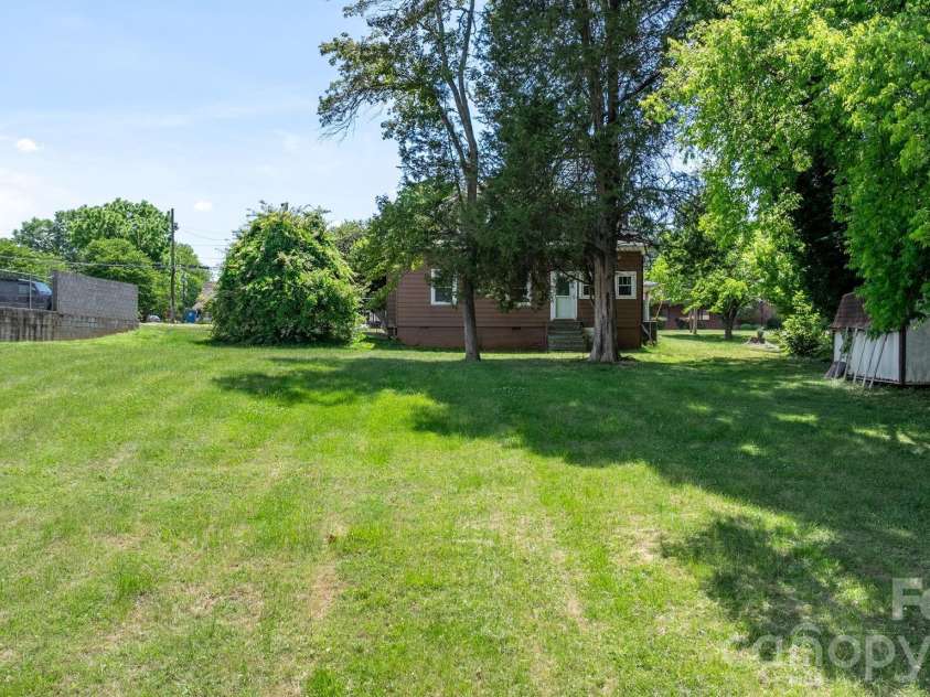 207 Main Street, Maiden, NC 28650.  MLS# CAR4378562, YatesRealty ID 28171. 