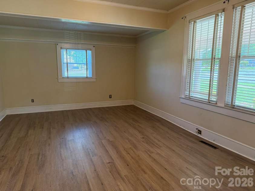 207 Main Street, Maiden, NC 28650.  MLS# CAR4378562, YatesRealty ID 28171. 