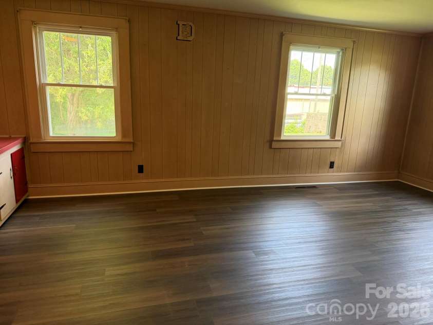 207 Main Street, Maiden, NC 28650.  MLS# CAR4378562, YatesRealty ID 28171. 