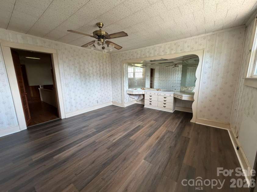 207 Main Street, Maiden, NC 28650.  MLS# CAR4378562, YatesRealty ID 28171. 