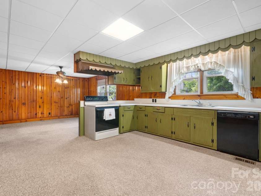 207 Main Street, Maiden, NC 28650.  MLS# CAR4378562, YatesRealty ID 28171. Current view of previous room