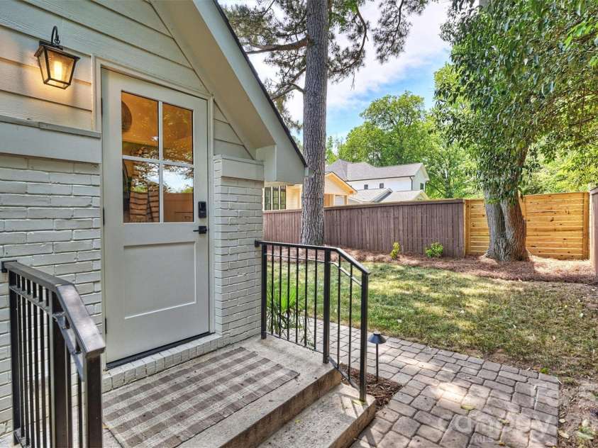 3039 Florida Avenue, Charlotte, NC 28205.  MLS# CAR4378723, YatesRealty ID 28172. 
