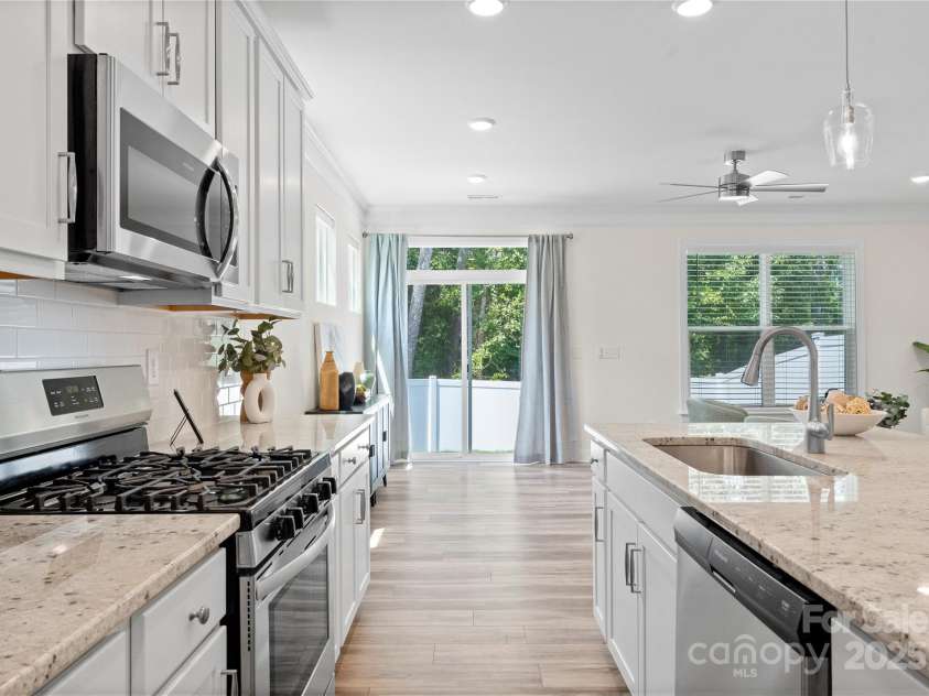 1022 Moffatt Lane, Matthews, NC 28105.  MLS# CAR4275398, YatesRealty ID 28175. 