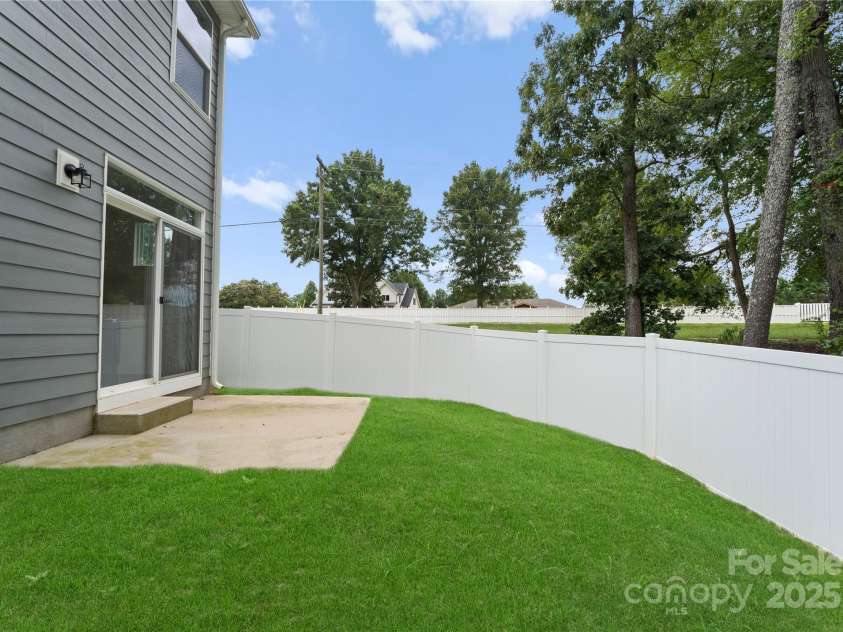 1022 Moffatt Lane, Matthews, NC 28105.  MLS# CAR4275398, YatesRealty ID 28175. 