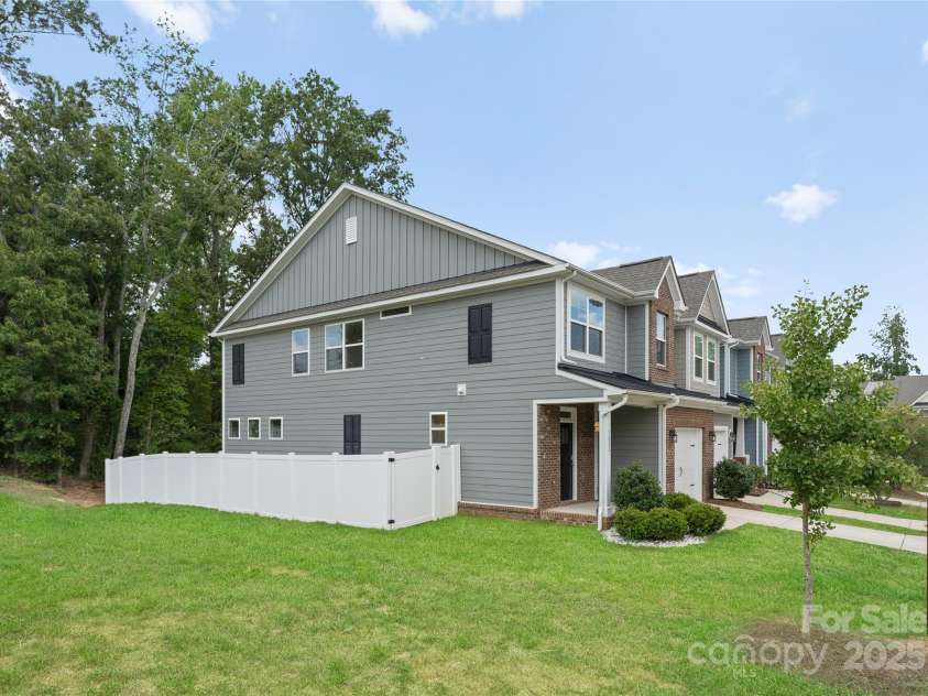 1022 Moffatt Lane, Matthews, NC 28105.  MLS# CAR4275398, YatesRealty ID 28175. End Unit