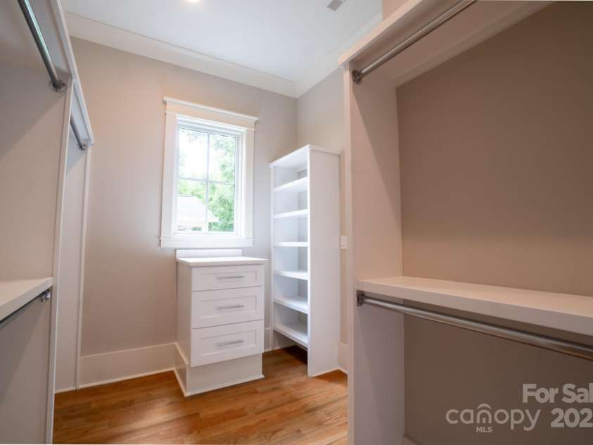 724 Ideal Way, Charlotte, NC 28203.  MLS# CAR4248680, YatesRealty ID 28178. Bar Area