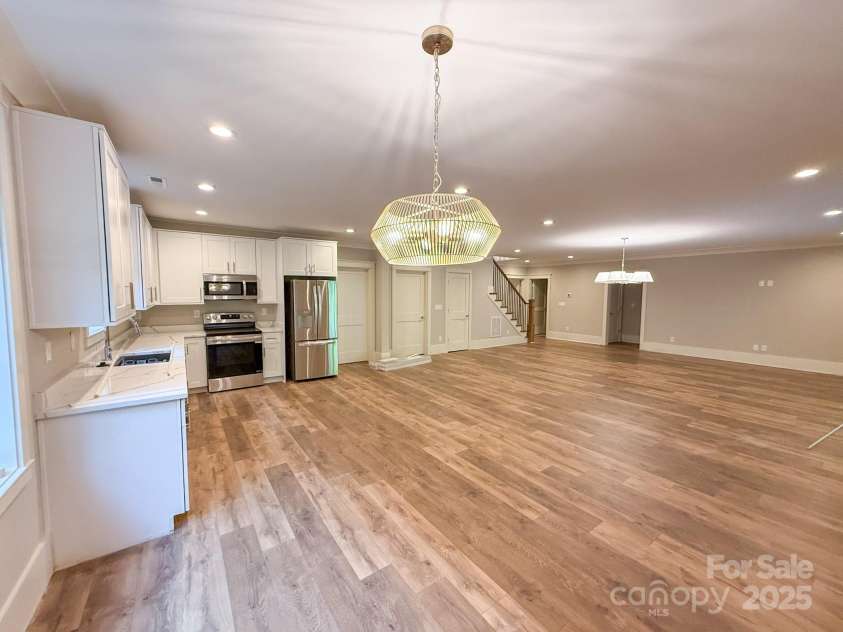724 Ideal Way, Charlotte, NC 28203.  MLS# CAR4248680, YatesRealty ID 28178. Basement Full bath