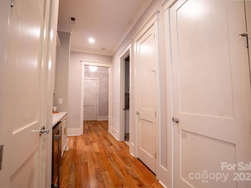 724 Ideal Way, Charlotte, NC 28203.  MLS# CAR4248680, YatesRealty ID 28178. Main bathroom